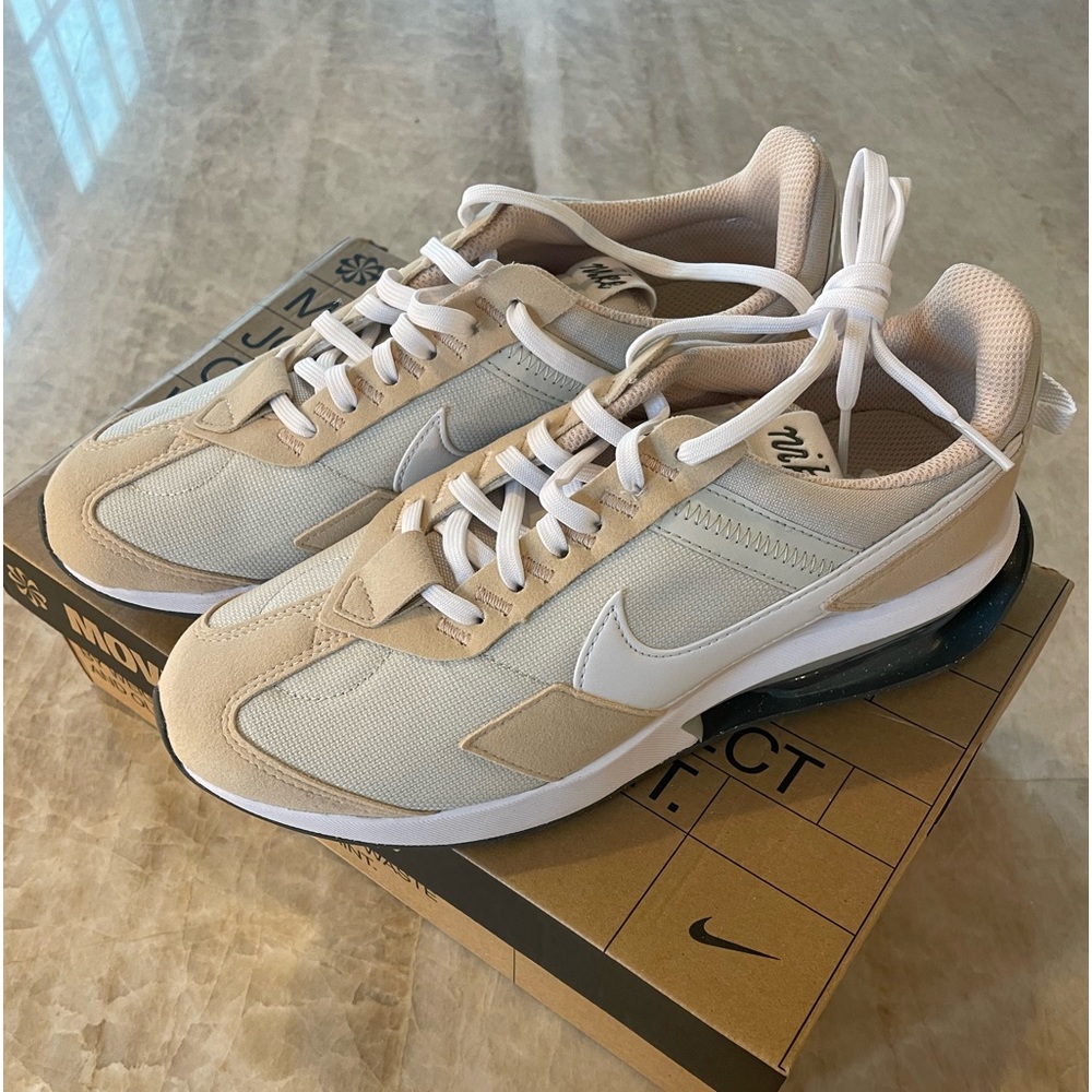 Women’s Nike Air Max Pre-Day size 8